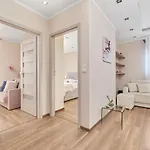 Krakowska With Balcony And Free Garage By Renters