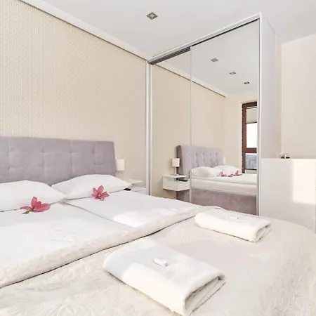 Daire Krakowska With Balcony And Free Garage By Renters