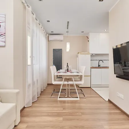 Krakowska With Balcony And Free Garage By Renters Wrocław