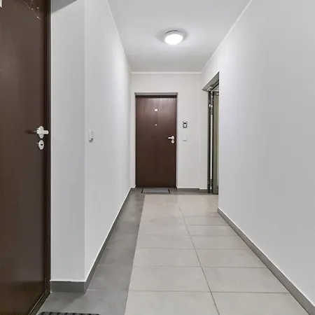 Krakowska With Balcony And Free Garage By Renters Lägenhet *