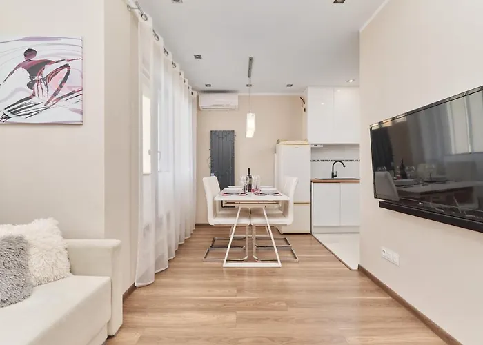 Krakowska With Balcony And Free Garage By Renters ורוצלב