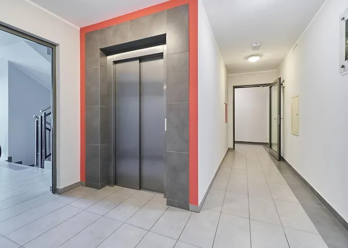 Krakowska With Balcony And Free Garage By Renters ורוצלב