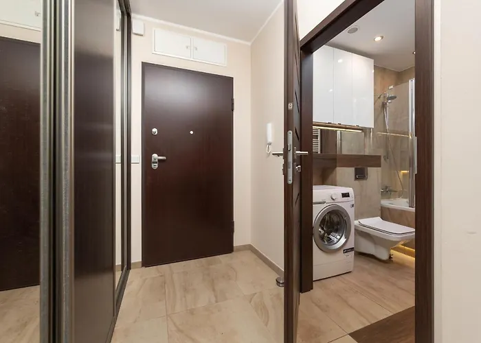 Krakowska With Balcony And Free Garage By Renters דירה