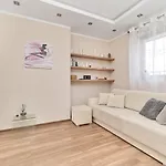 Krakowska With Balcony And Free Garage By Renters Διαμέρισμα Βρότσλαβ
