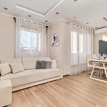 Krakowska With Balcony And Free Garage By Renters Διαμέρισμα
