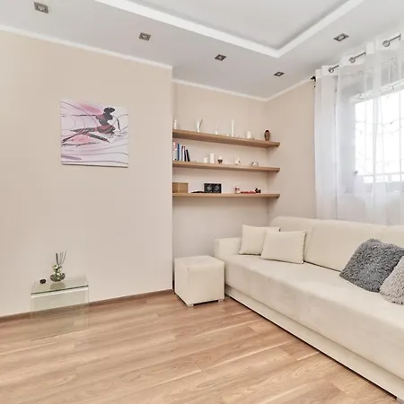 Krakowska With Balcony And Free Garage By Renters Appartement Wrocław