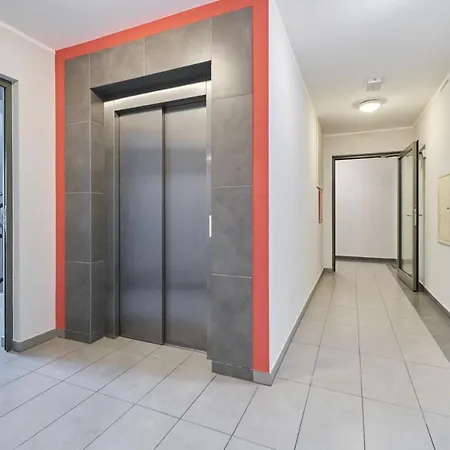 Krakowska With Balcony And Free Garage By Renters Breslavia