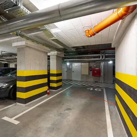 Daire Krakowska With Balcony And Free Garage By Renters Wroclaw