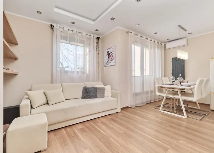 Krakowska With Balcony And Free Garage By Renters Διαμέρισμα