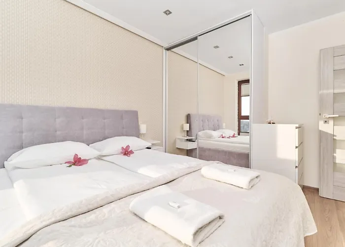 Διαμέρισμα Krakowska With Balcony And Free Garage By Renters